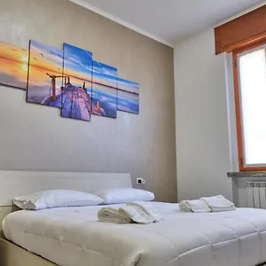 milano - Como Elegante Casa Con Ampio Terrazzo Giussano