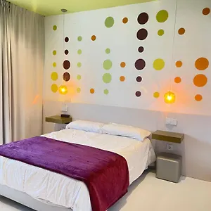 https://lahola-glam-suites.es-andalucia.com