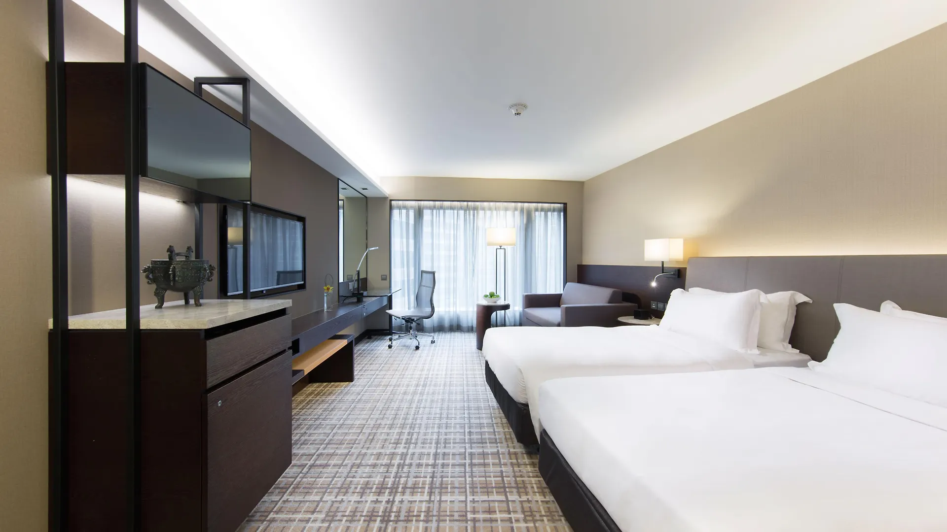 New World Millennium Hong Kong Hotel 5*,