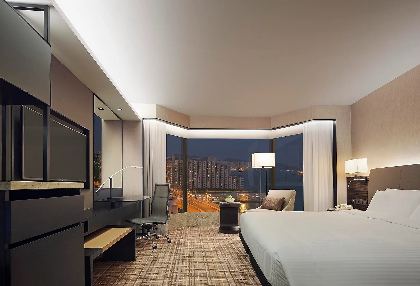 New World Millennium Hong Kong Hotel 5*,  China