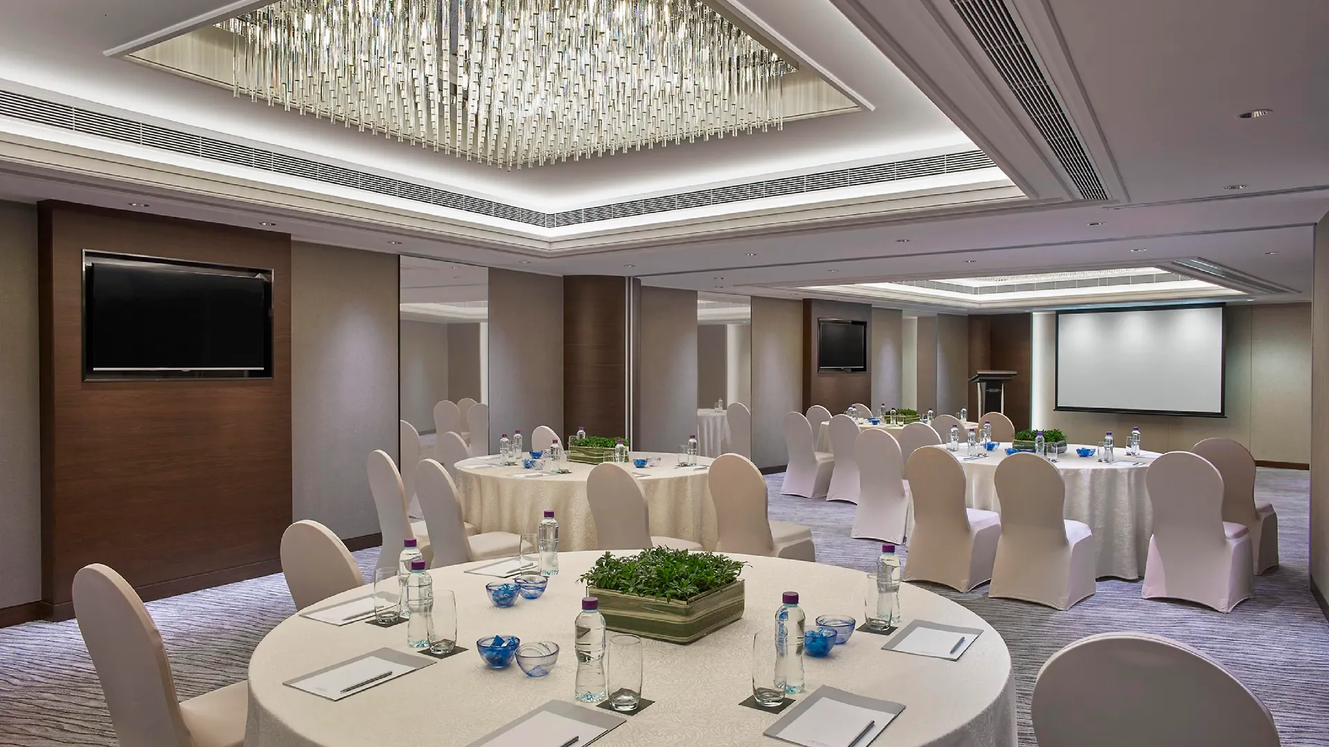 New World Millennium Hong Kong Hotel